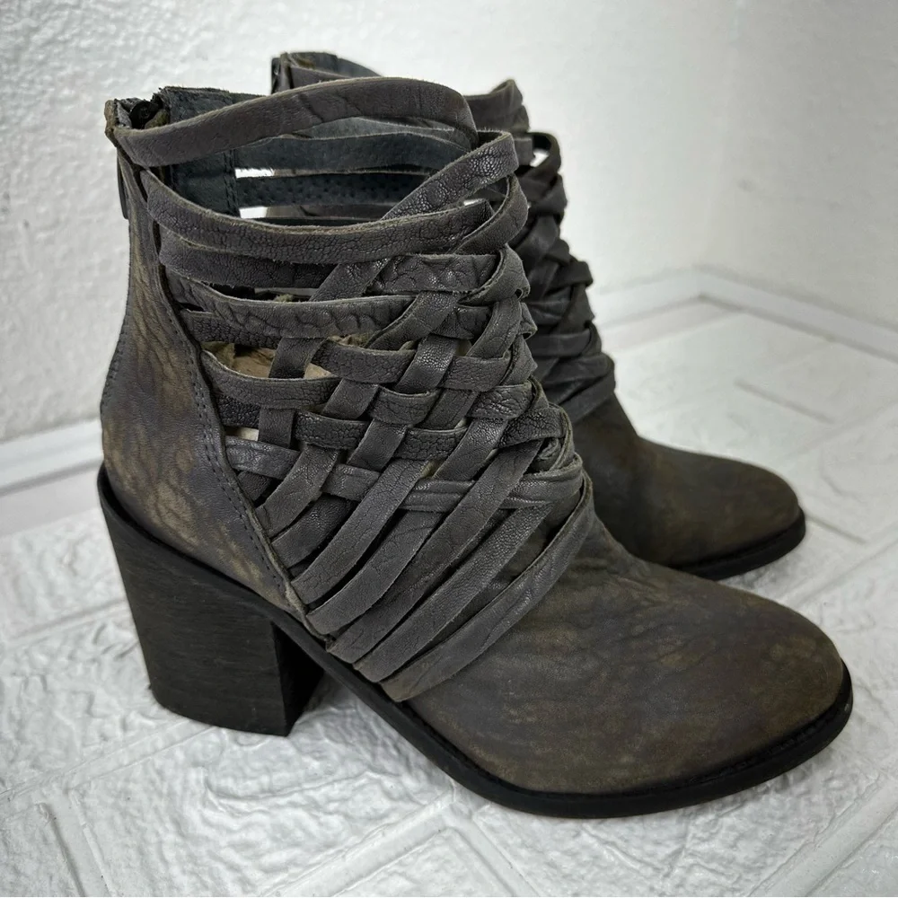 FREE PEOPLE Carrera  Gray Distressed  Leather Ankle  Cage Boots Size 39 US 8